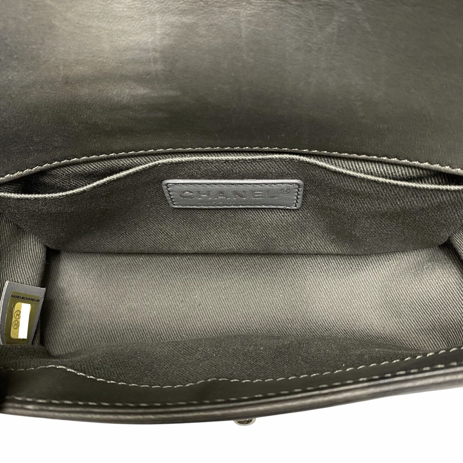 Bolsa Chanel Boy Lambskin Stingray Strap