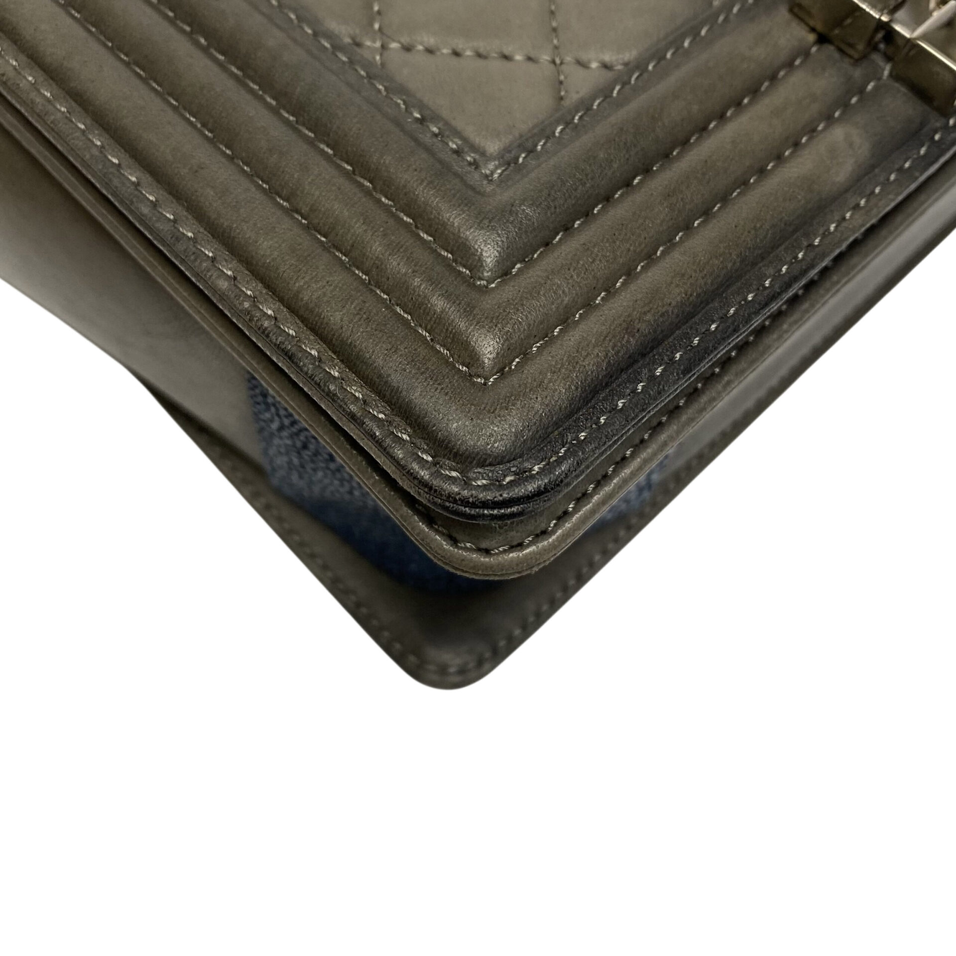 Bolsa Chanel Boy Lambskin Stingray Strap