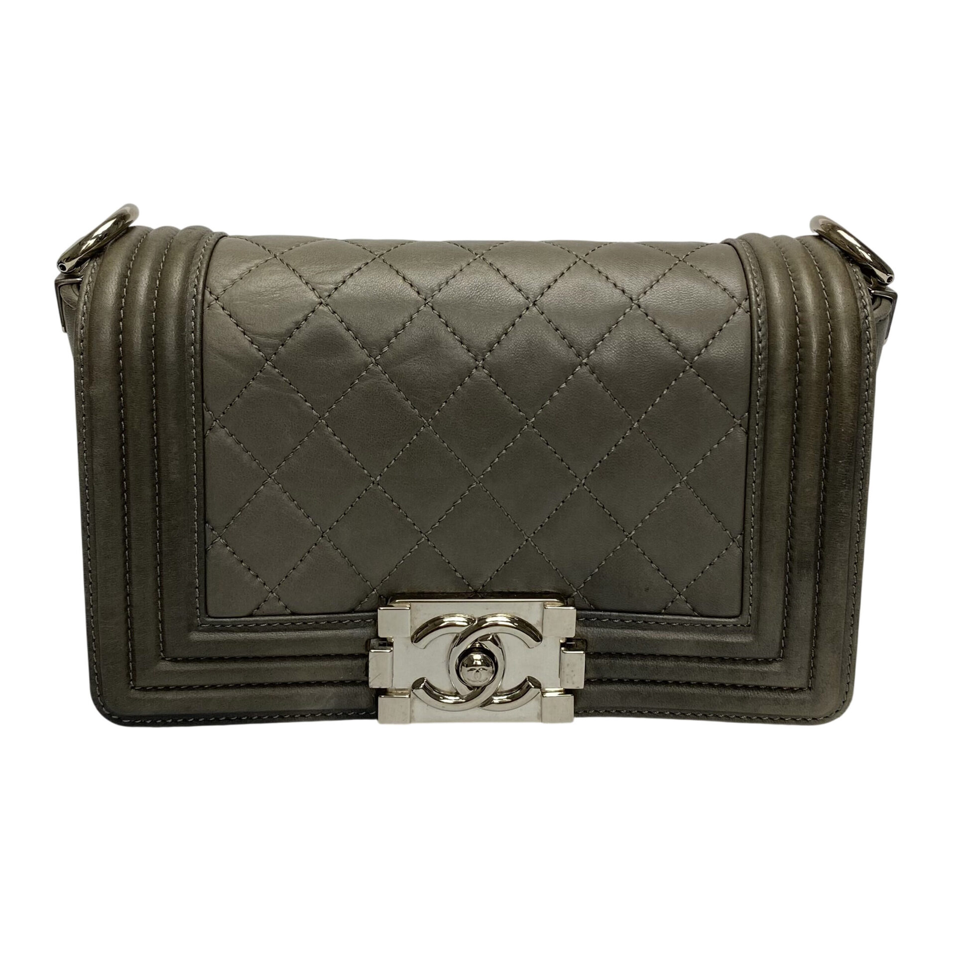 Bolsa Chanel Boy Lambskin Stingray Strap