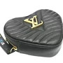 Bolsa Louis Vuitton New Wave Heart Preta