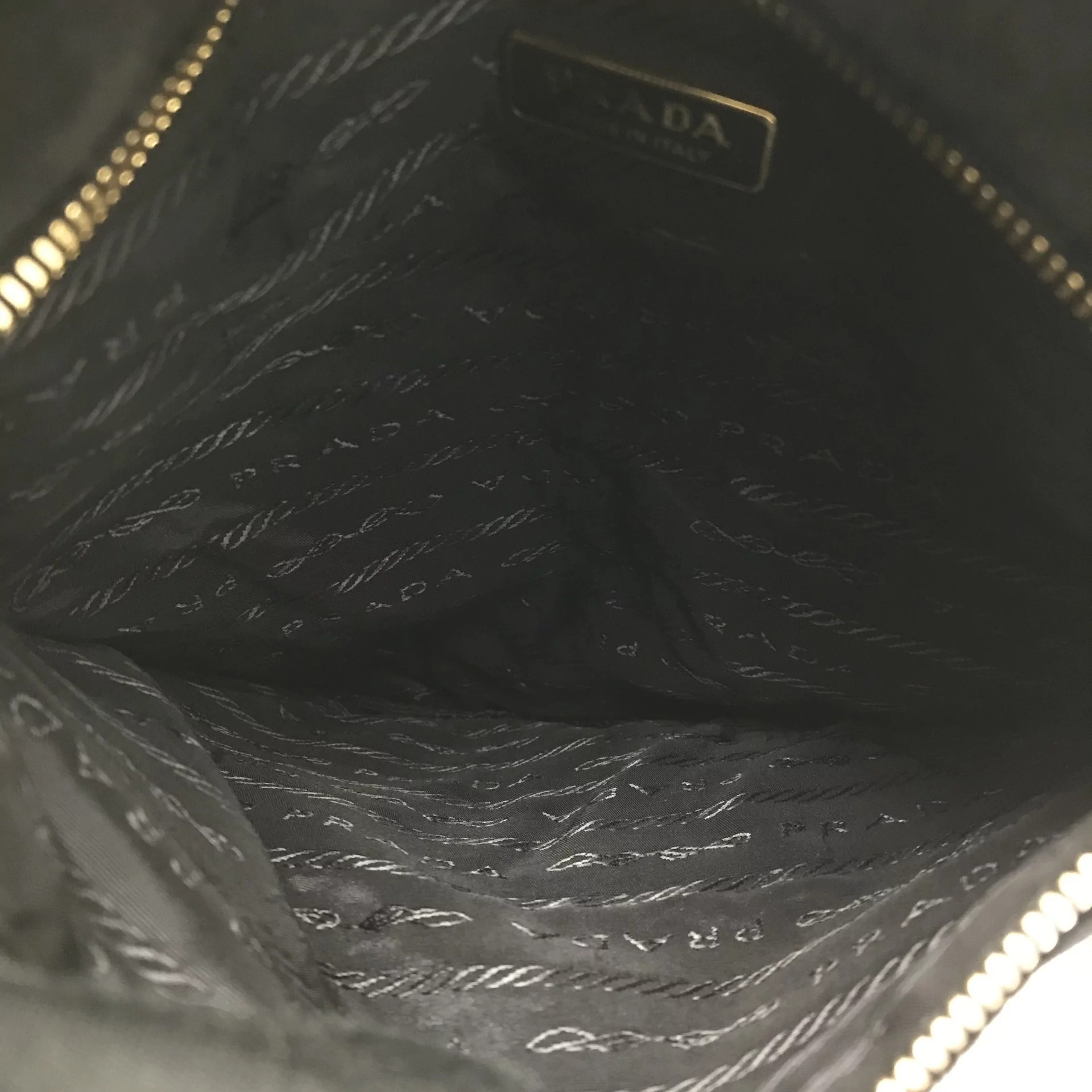 Clutch Prada Pouch Bag Veludo Preta 