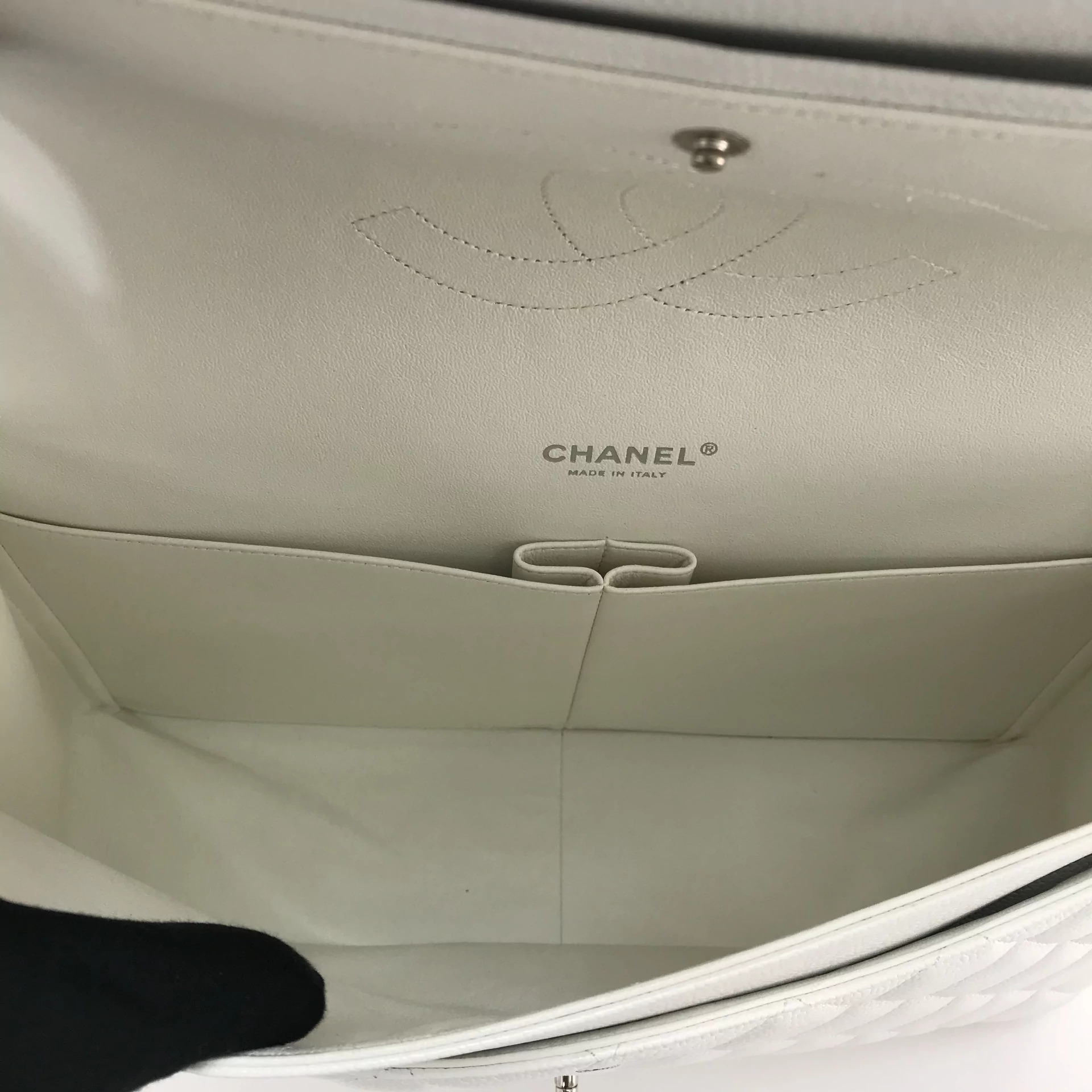 Bolsa Chanel Classic Flap Maxi Branca
