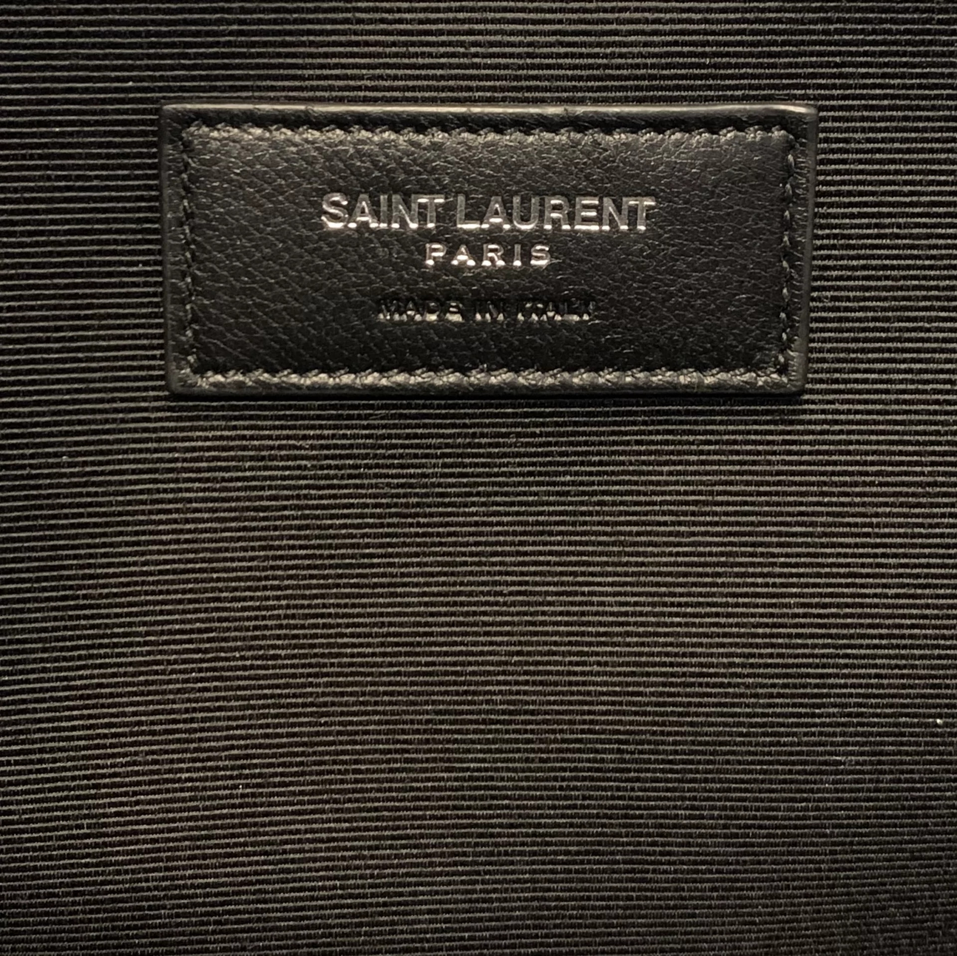 YVES SAINT LAURENT ☆ YSL e sua elegância inexplicável.