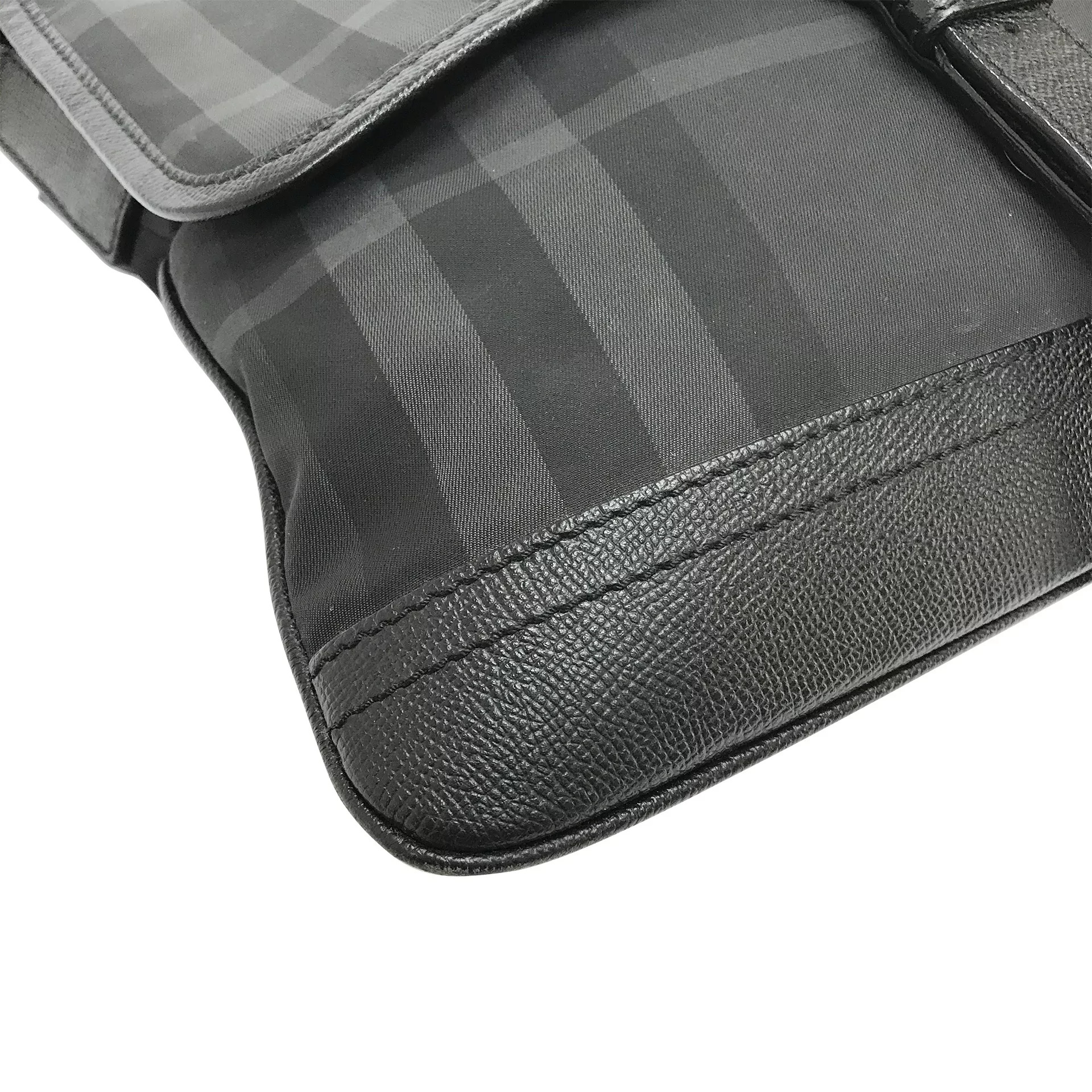 Bolsa Burberry Crossbody Nylon Xadrez