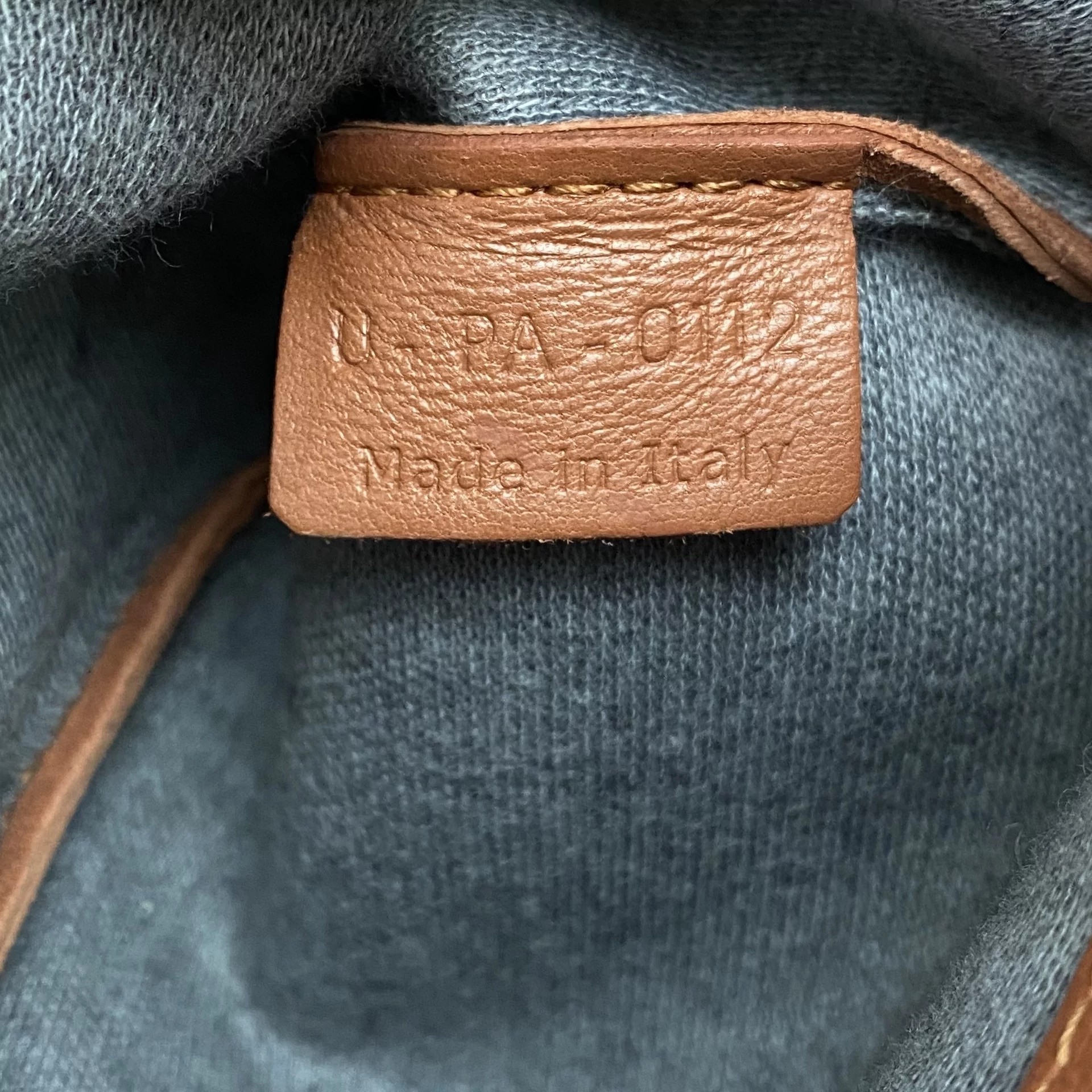 Bolsa Céline Trio Couro Caramelo e Botões Dourados