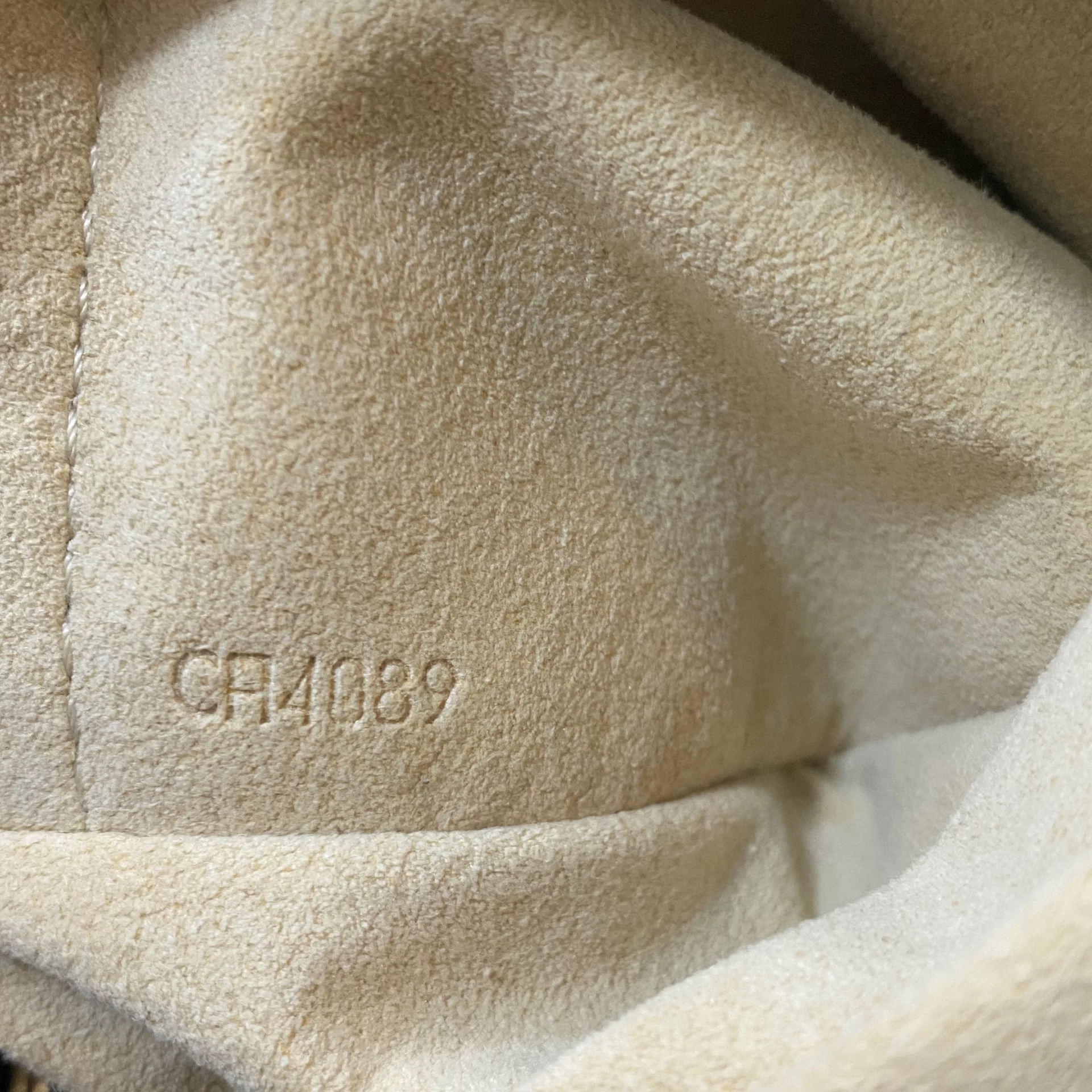 Bolsa Louis Vuitton Artsy MM Monograma