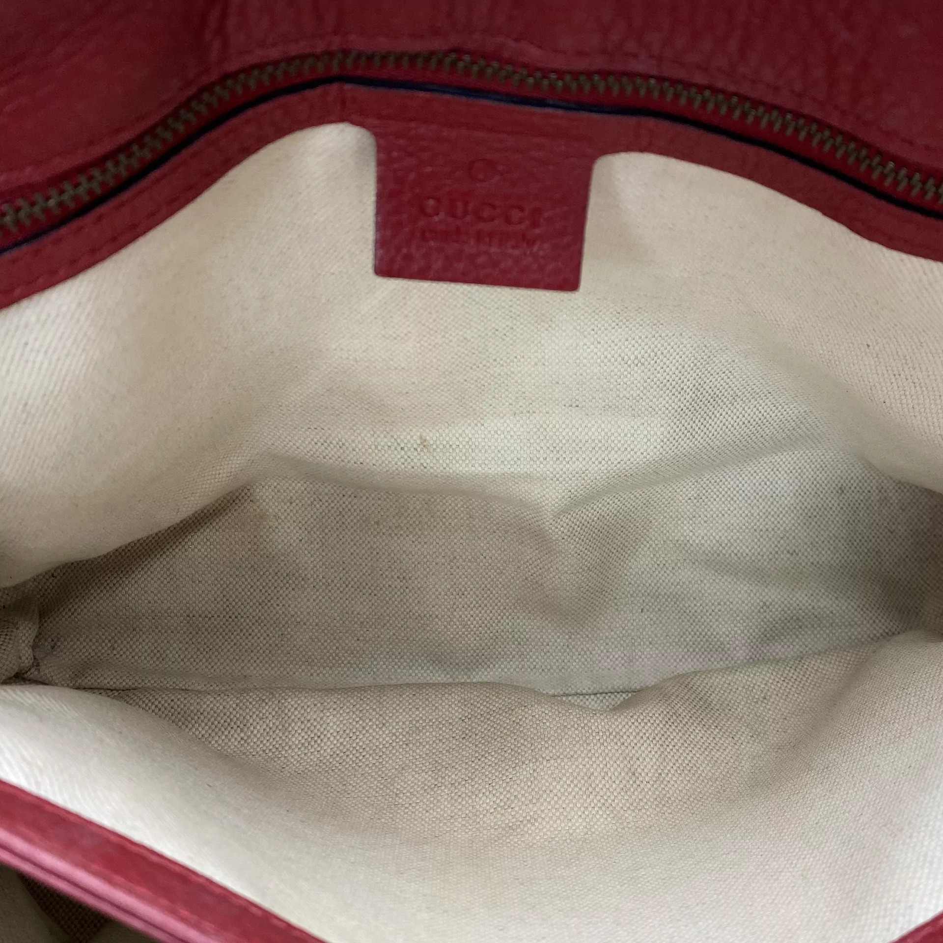 Bolsa Gucci GG Marmont Shoulder Vermelha