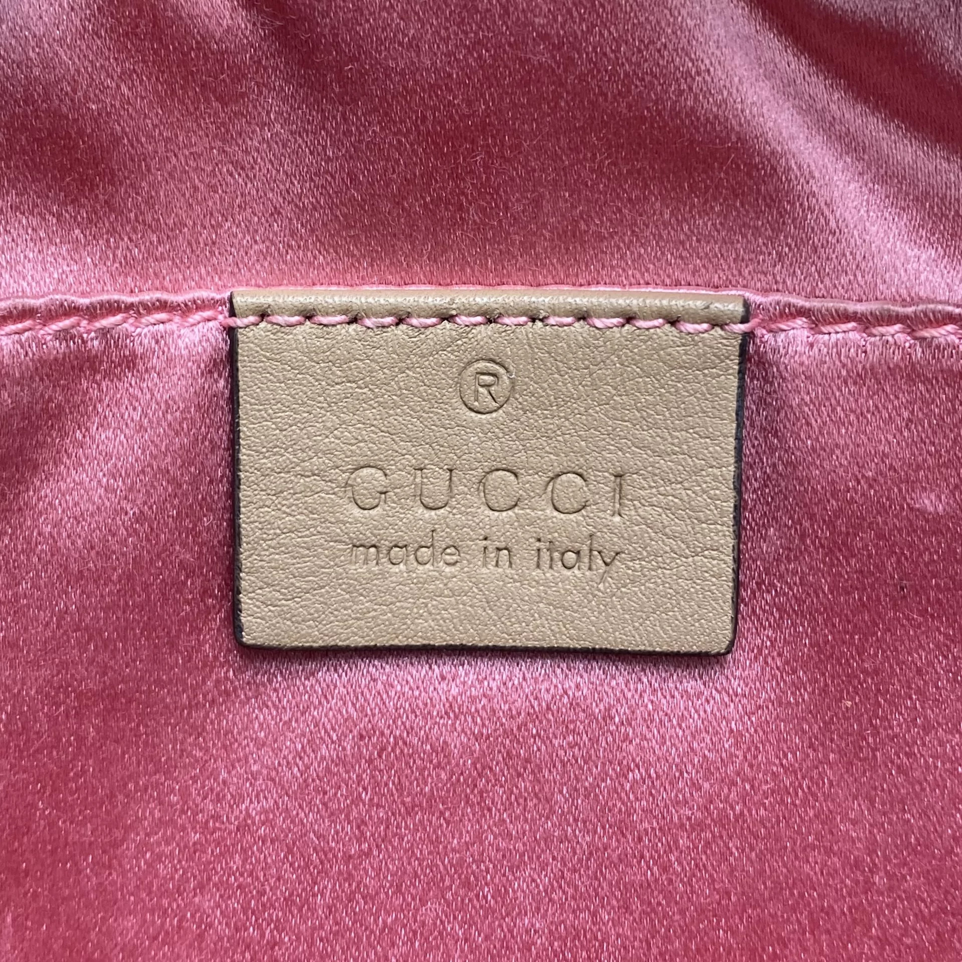 Bolsa Gucci GG Marmont Dourada