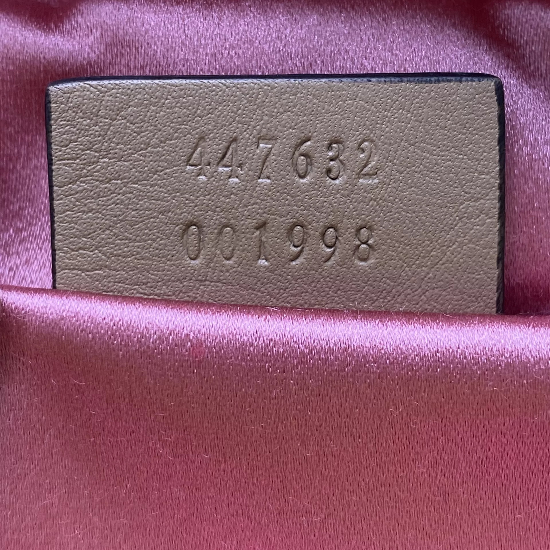 Bolsa Gucci GG Marmont Dourada