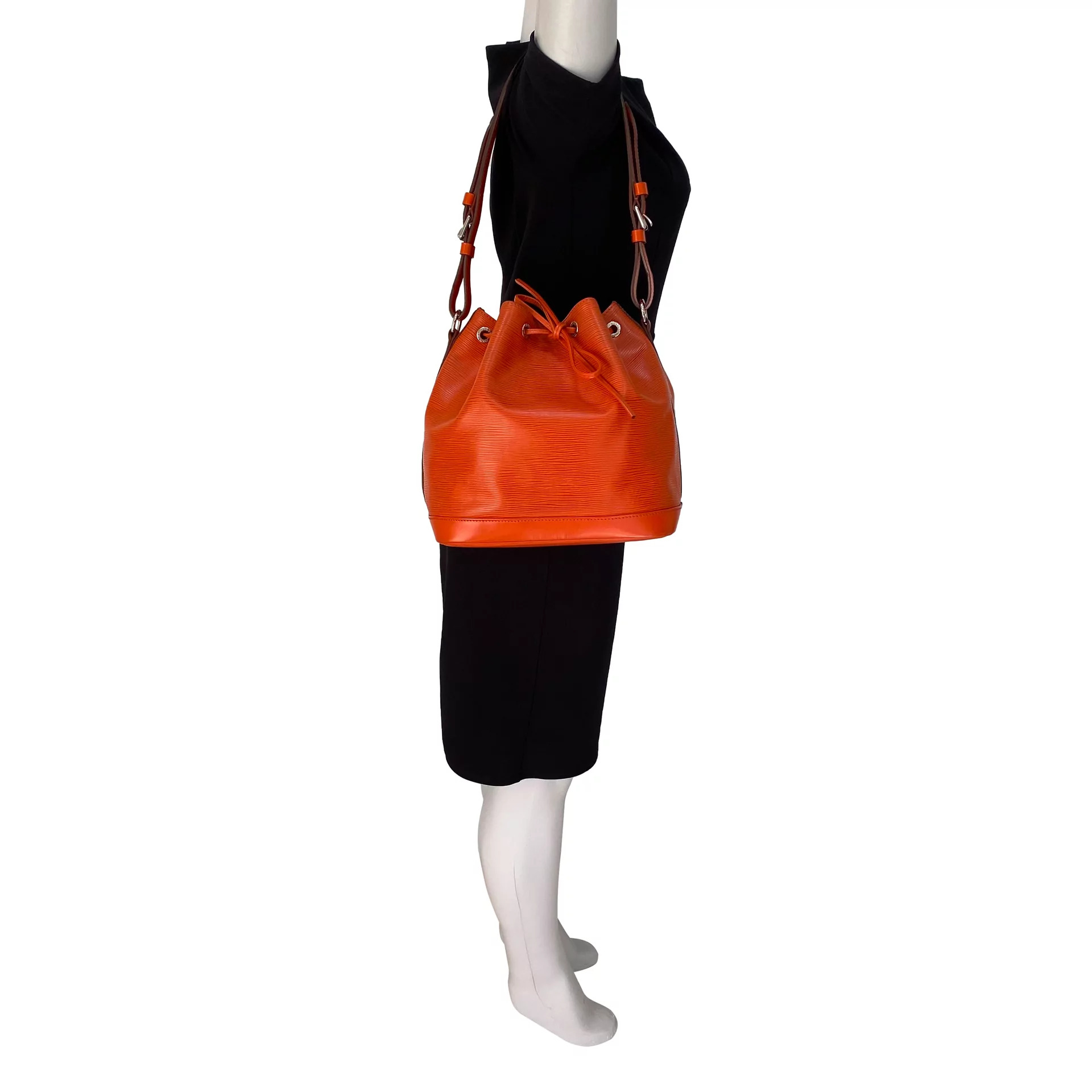 Bolsa Louis Vuitton Noé Couro Laranja