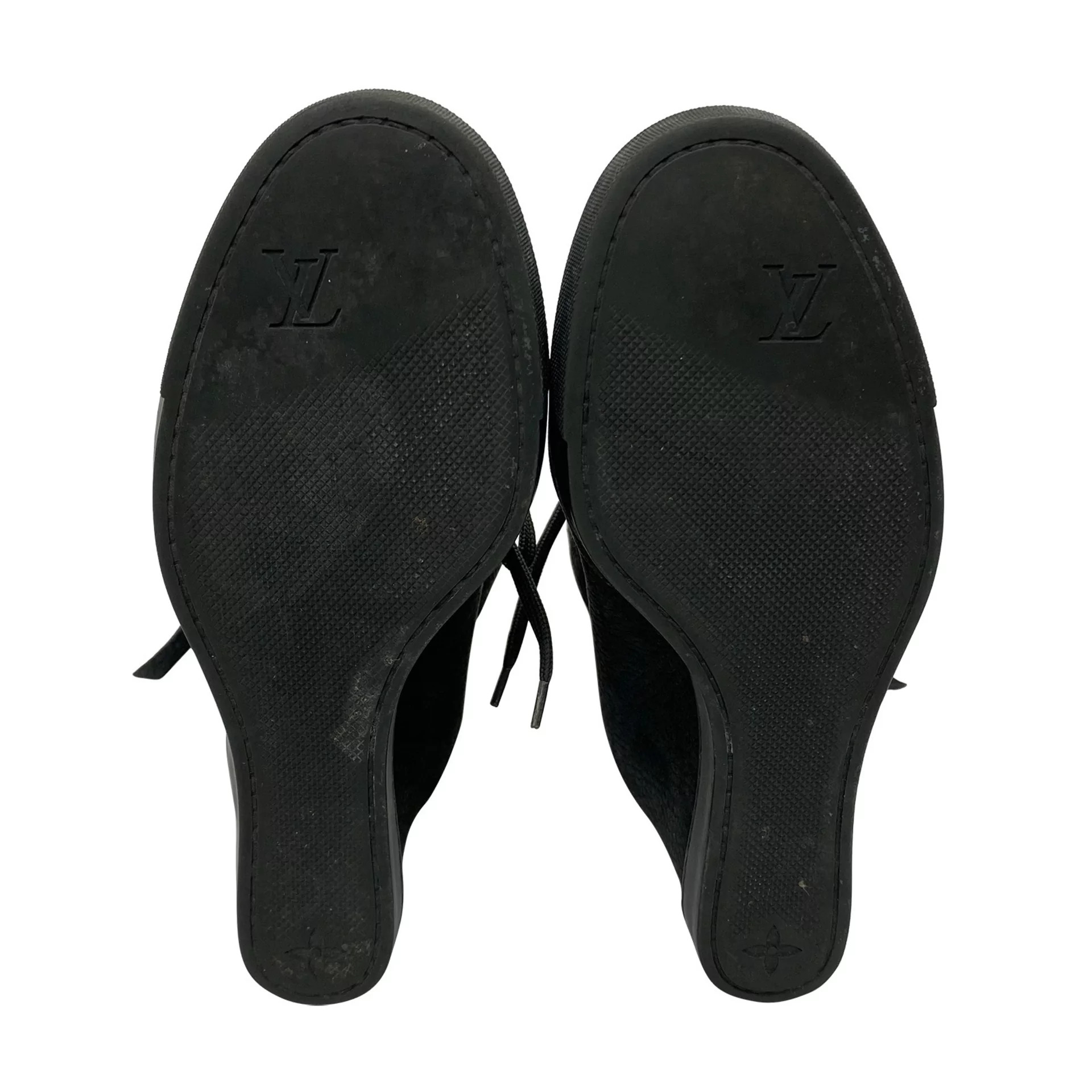 Sneaker Louis Vuitton Cinza