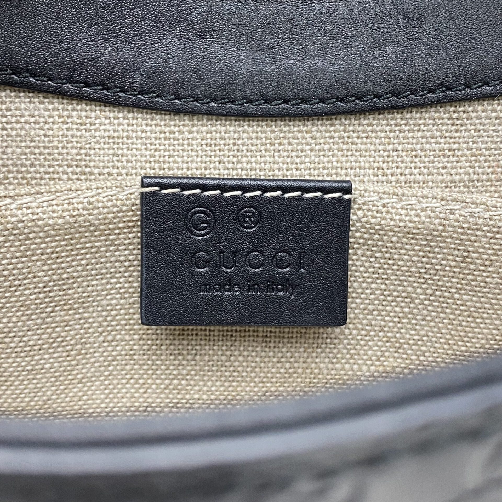 Bolsa Gucci Emily Pequena Preta