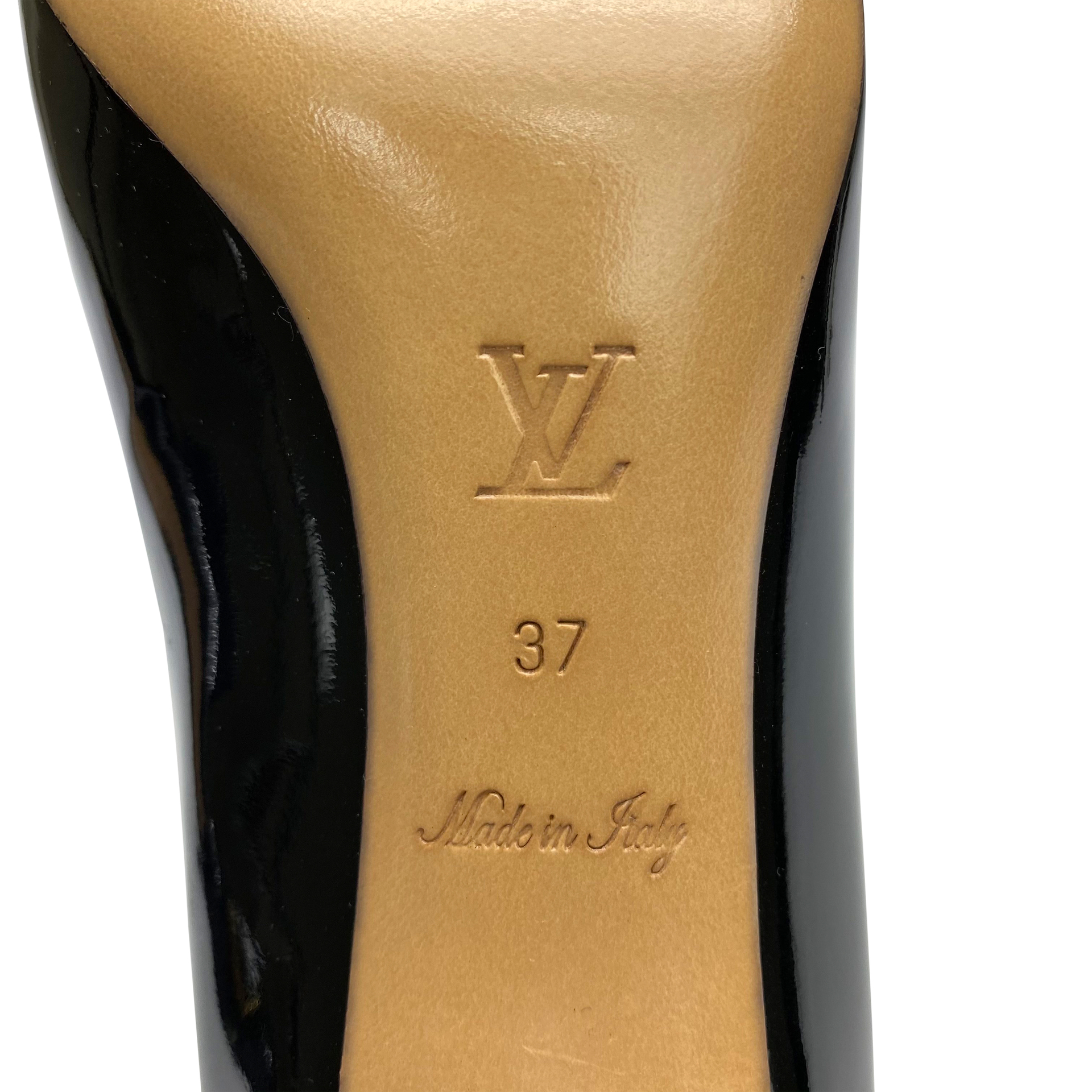 Scarpin Louis Vuitton Verniz Preto Cadeado