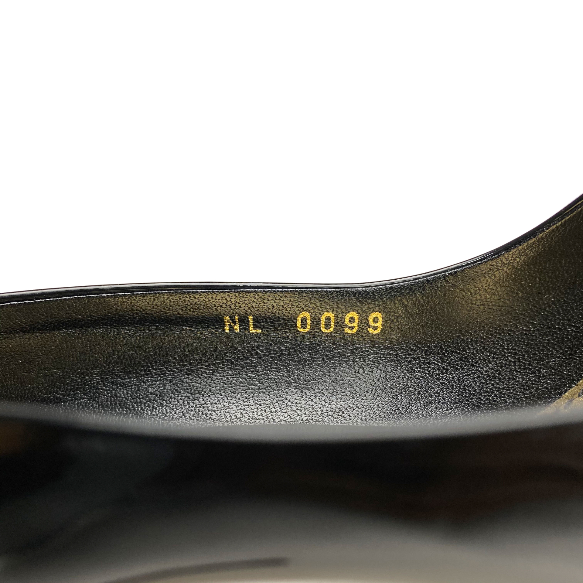 Scarpin Louis Vuitton Verniz Preto Cadeado